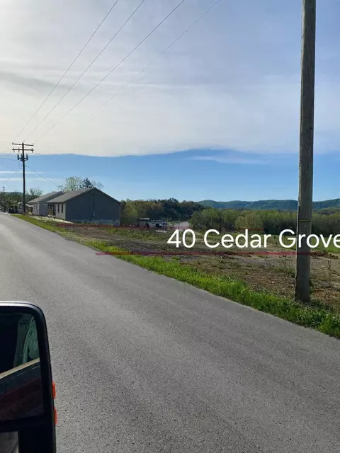 40 W Cedar Grove Rd, Irvine, KY 40336
