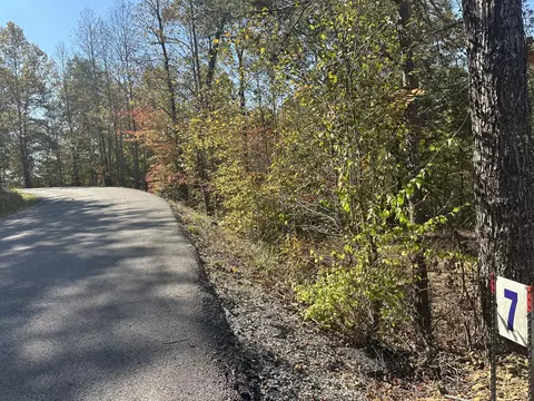 68 Wood View Dr, East Bernstadt, KY 40729