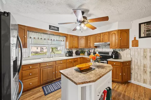 Kitchen - 81 Elm St, Stanton, KY 40380 photo 2 of 3