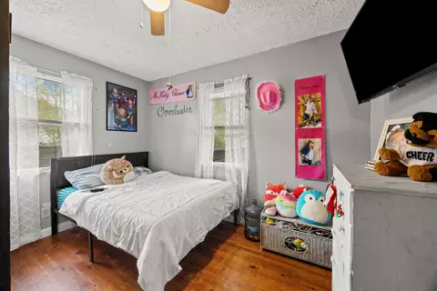 Bedroom - 81 Elm St, Stanton, KY 40380 photo 3 of 4