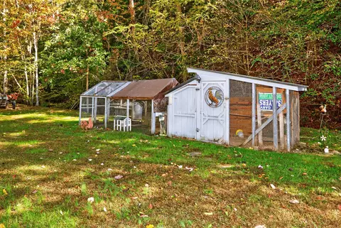 Exterior - 569 Bethany Rd, Campton, KY 41301 photo 7 of 8