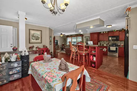 Dining - 569 Bethany Rd, Campton, KY 41301 photo 2 of 2