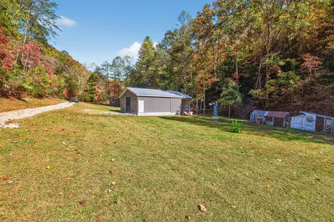 Exterior - 569 Bethany Rd, Campton, KY 41301 photo 6 of 8