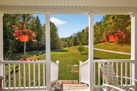 Exterior - 569 Bethany Rd, Campton, KY 41301 photo 4 of 8