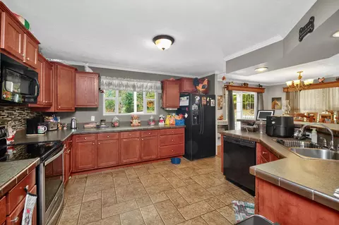 Kitchen - 569 Bethany Rd, Campton, KY 41301 photo 4 of 6