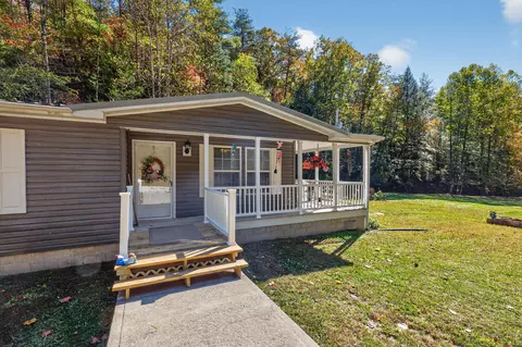Exterior - 569 Bethany Rd, Campton, KY 41301 photo 3 of 8