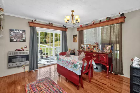 Dining - 569 Bethany Rd, Campton, KY 41301 photo 1 of 2