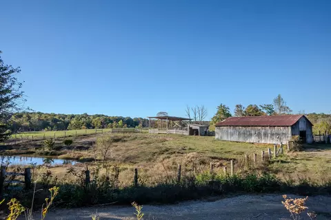 2820 5 New Fox Rd, Irvine, KY 40336