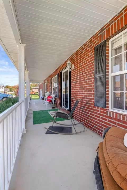Exterior - 36 Fieldstone Dr, Corbin, KY 40701 photo 7 of 11
