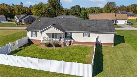 Exterior - 36 Fieldstone Dr, Corbin, KY 40701 photo 6 of 11