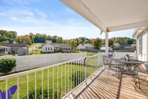 Exterior - 36 Fieldstone Dr, Corbin, KY 40701 photo 10 of 11
