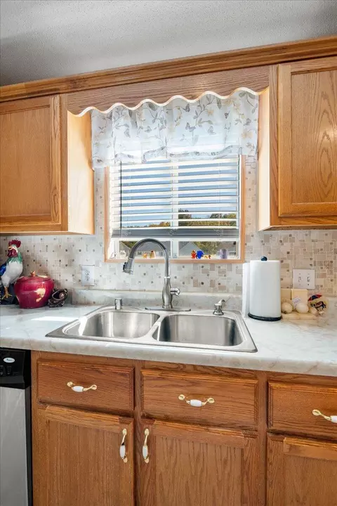 Kitchen - 36 Fieldstone Dr, Corbin, KY 40701 photo 3 of 5