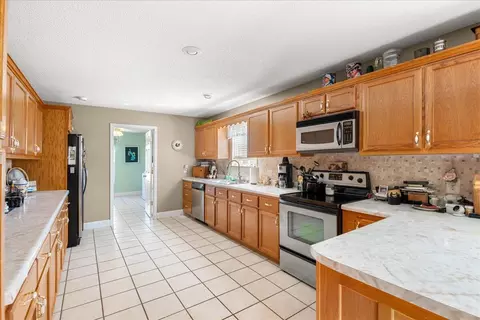 Kitchen - 36 Fieldstone Dr, Corbin, KY 40701 photo 2 of 5