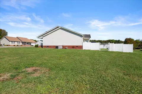 Exterior - 36 Fieldstone Dr, Corbin, KY 40701 photo 3 of 11
