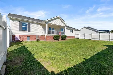 Exterior - 36 Fieldstone Dr, Corbin, KY 40701 photo 5 of 11