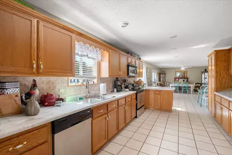 Kitchen - 36 Fieldstone Dr, Corbin, KY 40701 photo 4 of 5