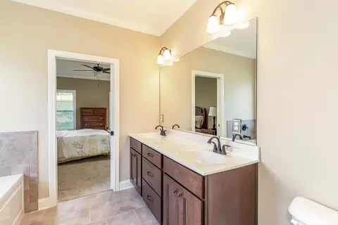 Bath - 208 Johnstone Trl, Georgetown, KY 40324 photo 1 of 1