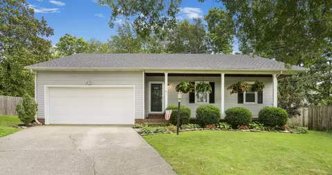 888 Edgewood Dr, Lexington, KY 40515