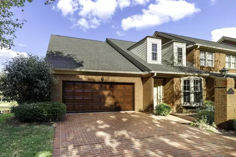 2113 Taborlake Cir, Lexington, KY 40502