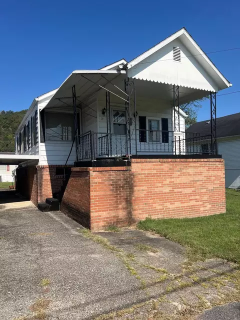 17 N Cross Rd, Allen, KY 41601
