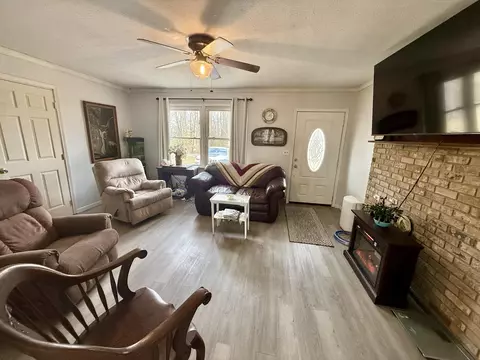Living - 54 Everett Ball Rd, Pine Knot, KY 42635 photo 2 of 4