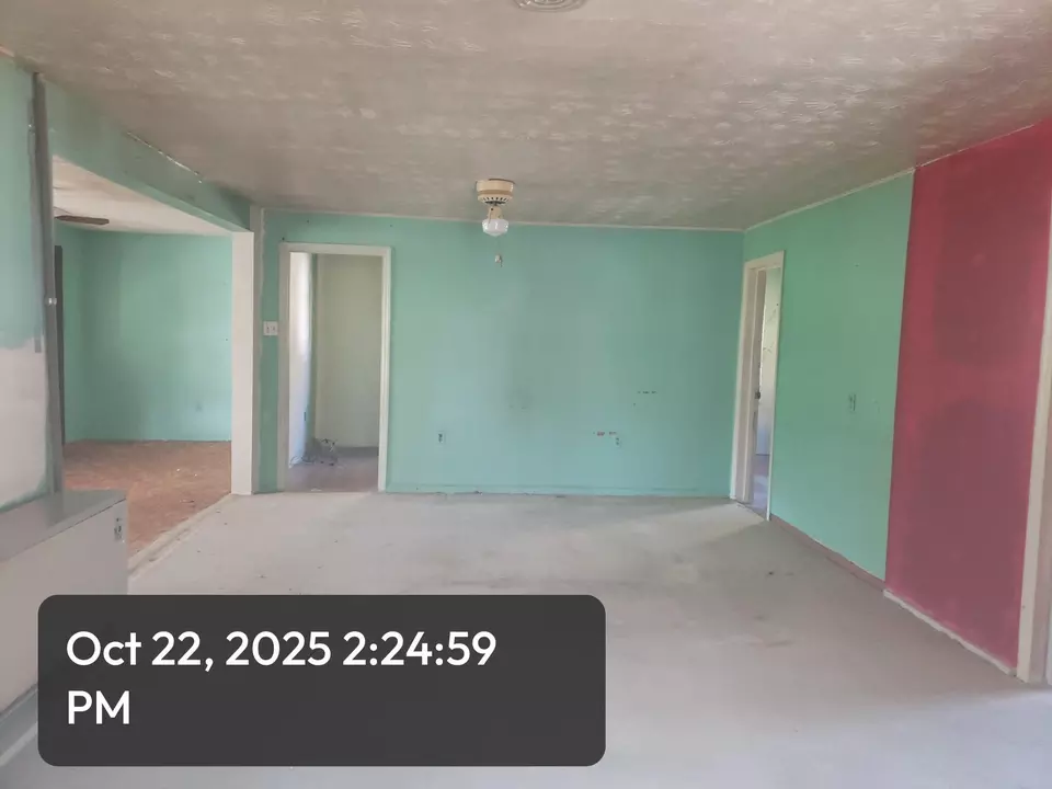 Living - 232 Crank Rd, Tyner, KY 40486 photo 4 of 4