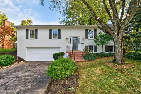 3462 Lansdowne Dr, Lexington, KY 40517