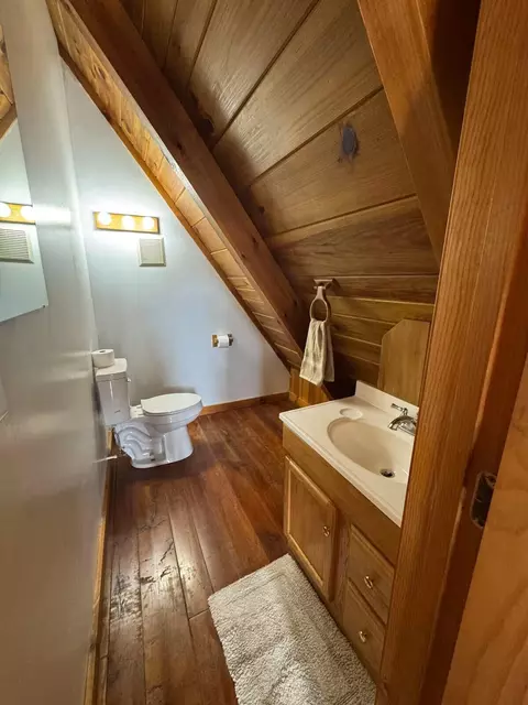 Bath - 9 Lloyd Ln, Stanton, KY 40380 photo 2 of 5