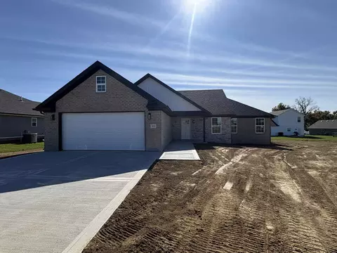 303 Mohegan Trl, Richmond, KY 40475