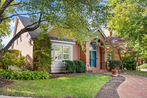 1820 St Ives Cir, Lexington, KY 40502