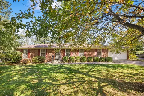 127 Bayberry Rd, Versailles, KY 40383