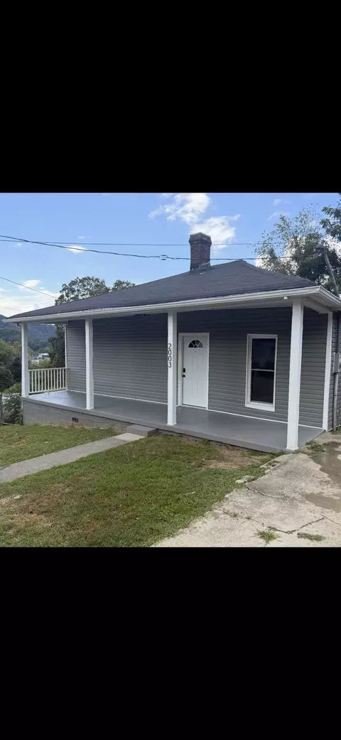 2003 Kentucky Ave, Jackson, KY 41339