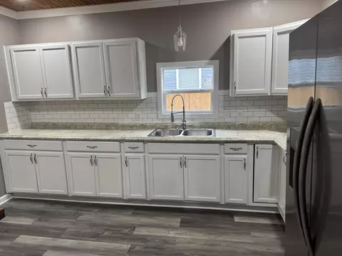 Kitchen - 2003 Kentucky Ave, Jackson, KY 41339 photo 2 of 4