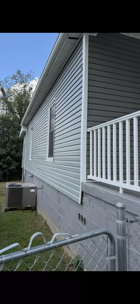 Exterior - 2003 Kentucky Ave, Jackson, KY 41339 photo 2 of 6