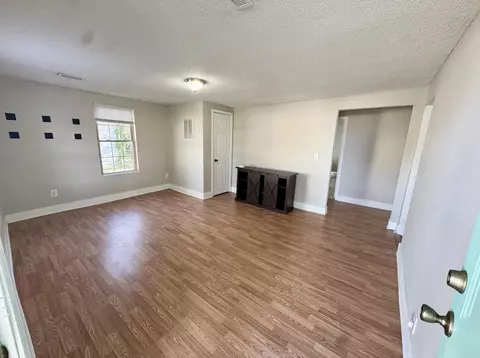 Living - 311 Andrews St, Corbin, KY 40701 photo 2 of 2