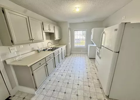 Kitchen - 311 Andrews St, Corbin, KY 40701 photo 3 of 4