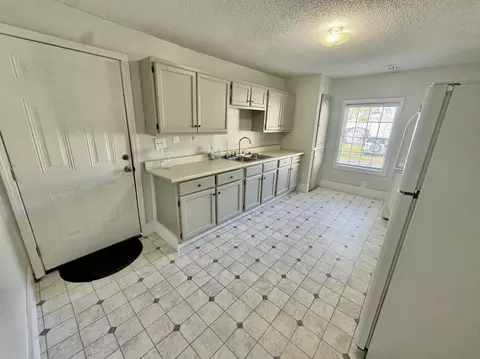 Kitchen - 311 Andrews St, Corbin, KY 40701 photo 2 of 4