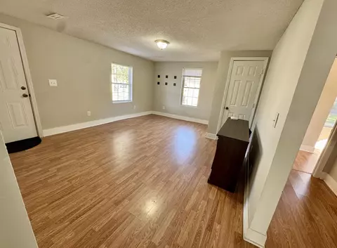 Living - 311 Andrews St, Corbin, KY 40701 photo 1 of 2