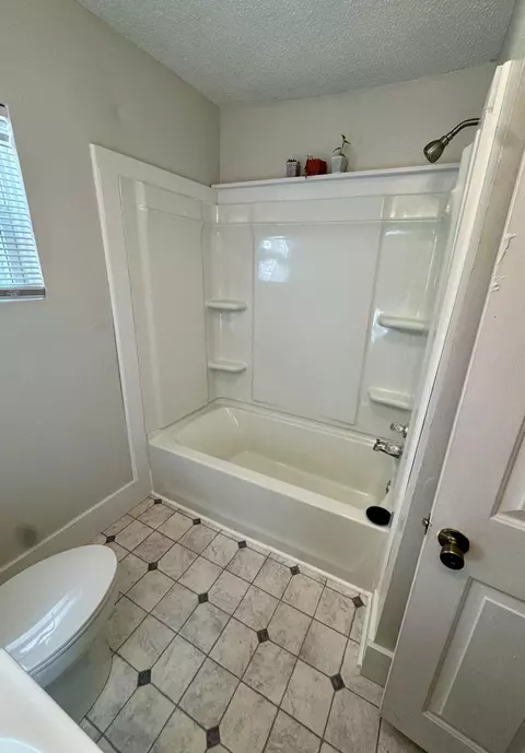 Bath - 311 Andrews St, Corbin, KY 40701 photo 1 of 3