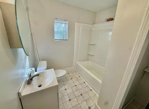 Bath - 311 Andrews St, Corbin, KY 40701 photo 3 of 3