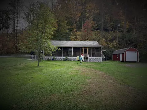 58 Pinebrook Rd, Hazard, KY 41701 photo 1