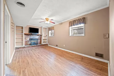 Living - 496 Soards Rd, Georgetown, KY 40324 photo 2 of 5