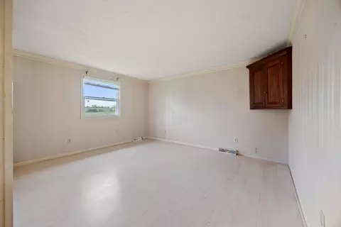 Living - 496 Soards Rd, Georgetown, KY 40324 photo 4 of 5