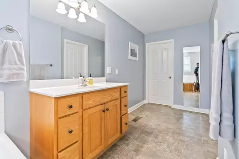 Bath - 140 Easy St, Lancaster, KY 40444 photo 3 of 5