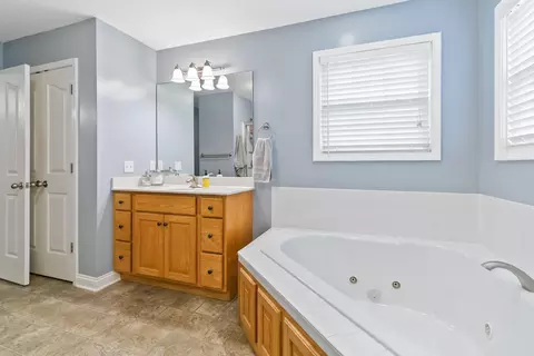 Bath - 140 Easy St, Lancaster, KY 40444 photo 2 of 5