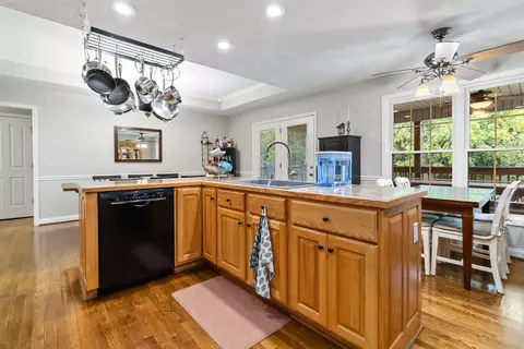 Kitchen - 140 Easy St, Lancaster, KY 40444 photo 3 of 4