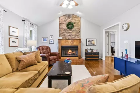 Living - 140 Easy St, Lancaster, KY 40444 photo 2 of 2