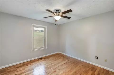 Bedroom - 156 Tremont Dr, Berea, KY 40403 photo 4 of 7