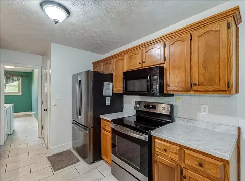 Kitchen - 156 Tremont Dr, Berea, KY 40403 photo 2 of 3