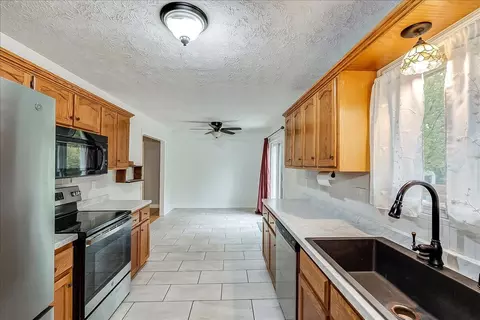 Kitchen - 156 Tremont Dr, Berea, KY 40403 photo 3 of 3